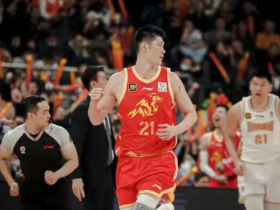 战火点燃CBA赛场情绪高涨的简单介绍