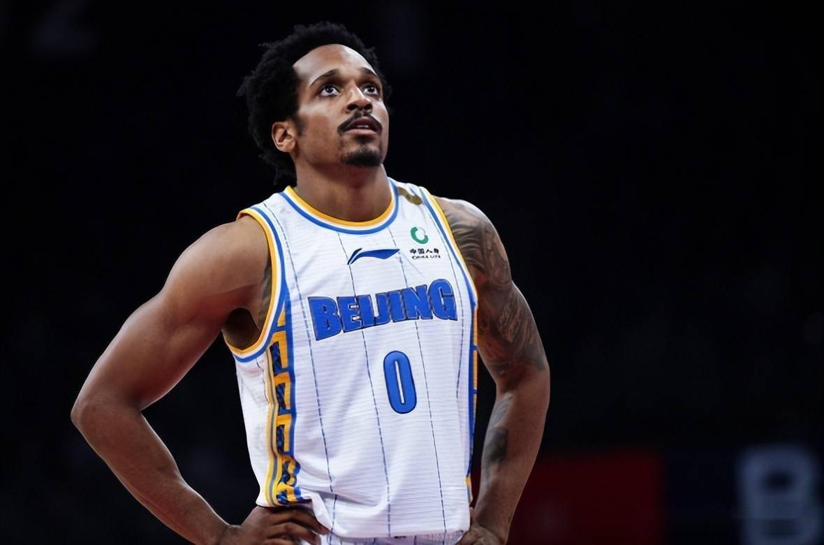 包含CBA球星巴里-布朗突破职业生涯新高的词条