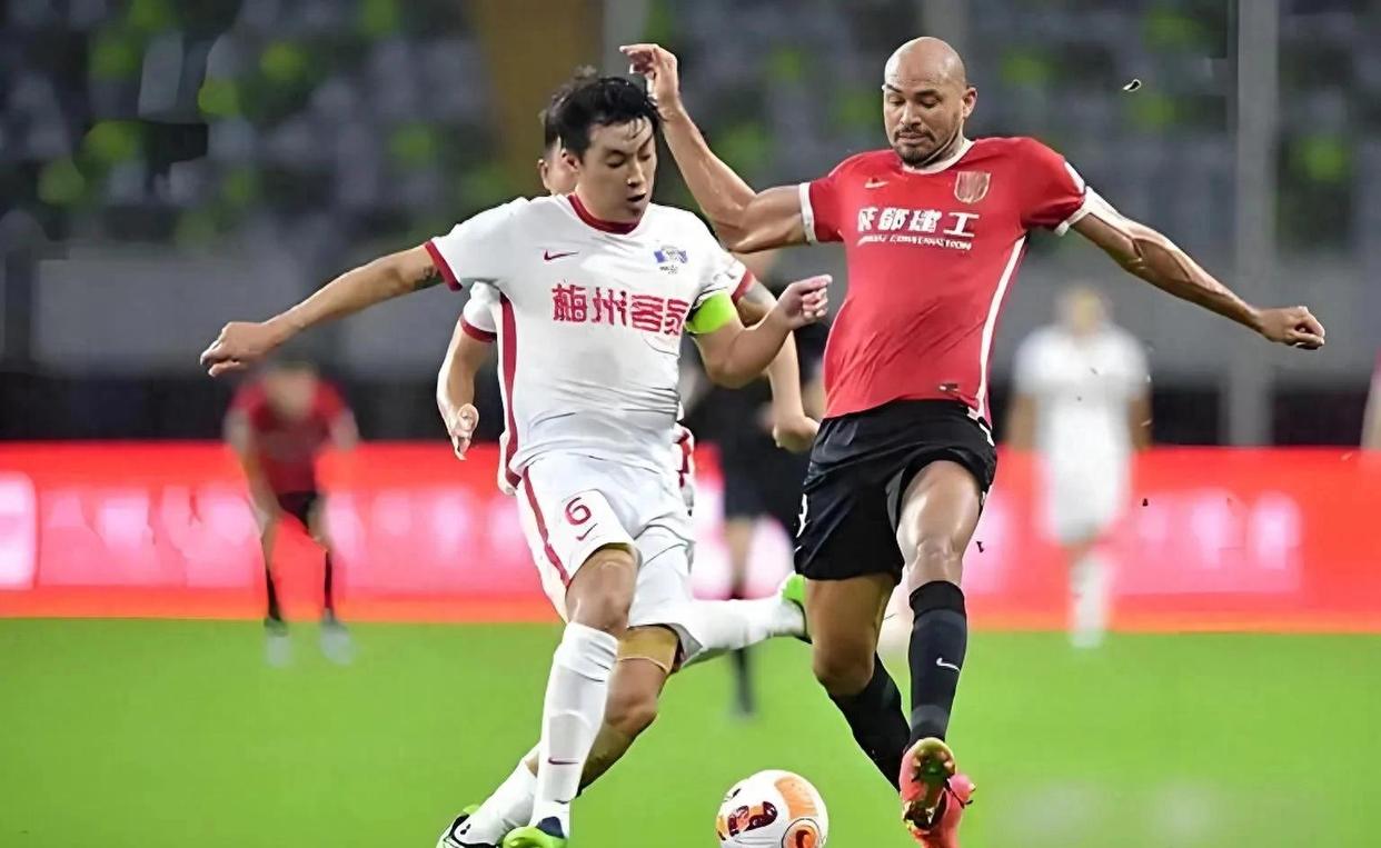 中超球员比赛状态神勇，堪称球场佼佼者