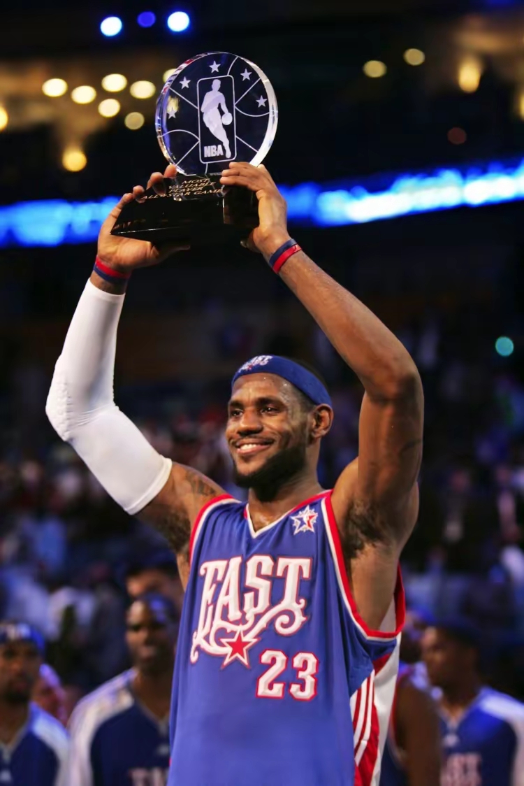 核心球员状态神勇，连续砍下得分高手的简单介绍