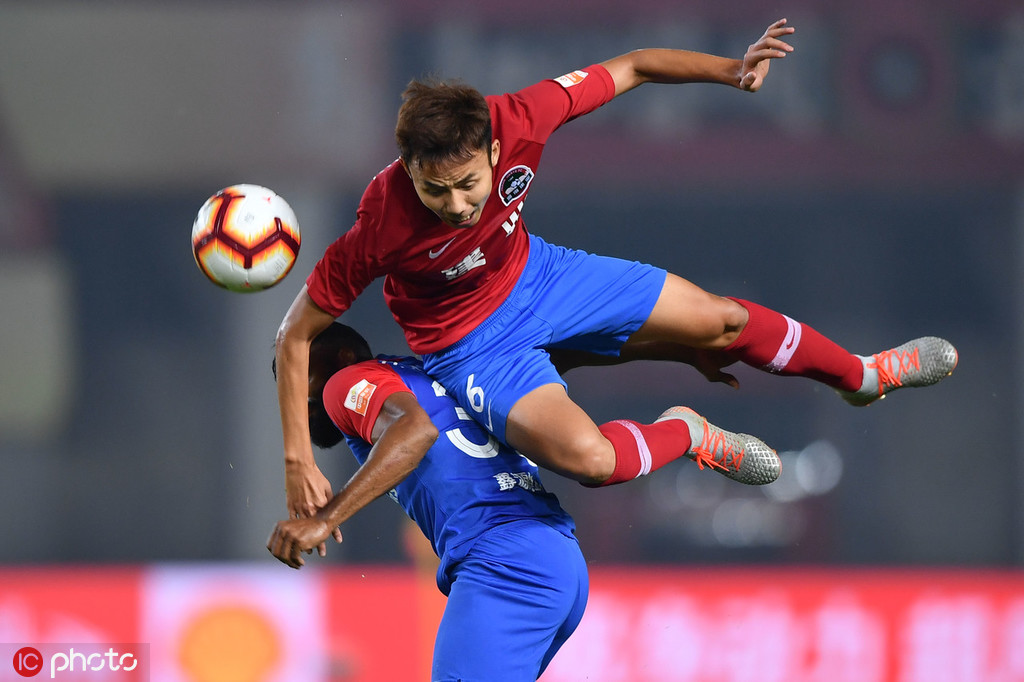 河南建业主场战胜重庆斯威，排名继续攀升