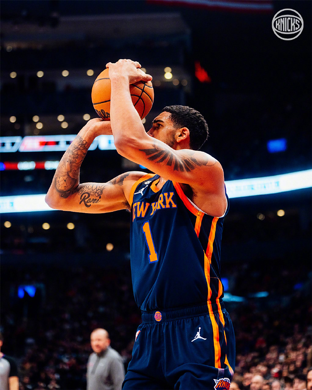 骑士战胜尼克斯猛龙领跑